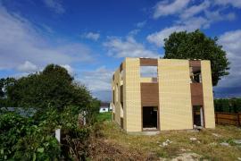 Продается участок с домом по ул. Трамплинная.