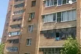 Доля в 2-к. квартире, 48 м², 1/9 эт.