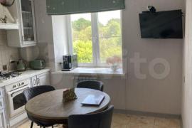 3-к. квартира, 100 м², 4/9 эт.