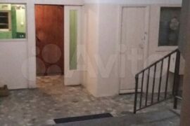 Доля в 2-к. квартире, 46,9 м², 1/9 эт.